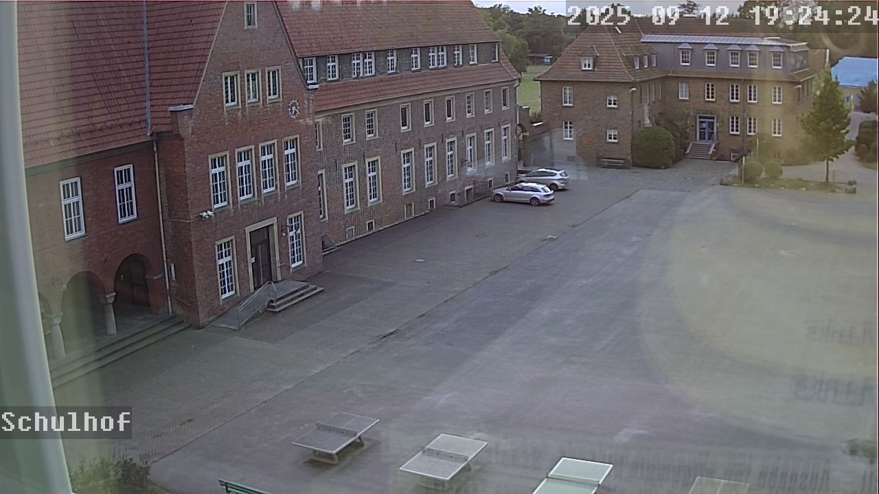 Webcam Schulhof 19:24