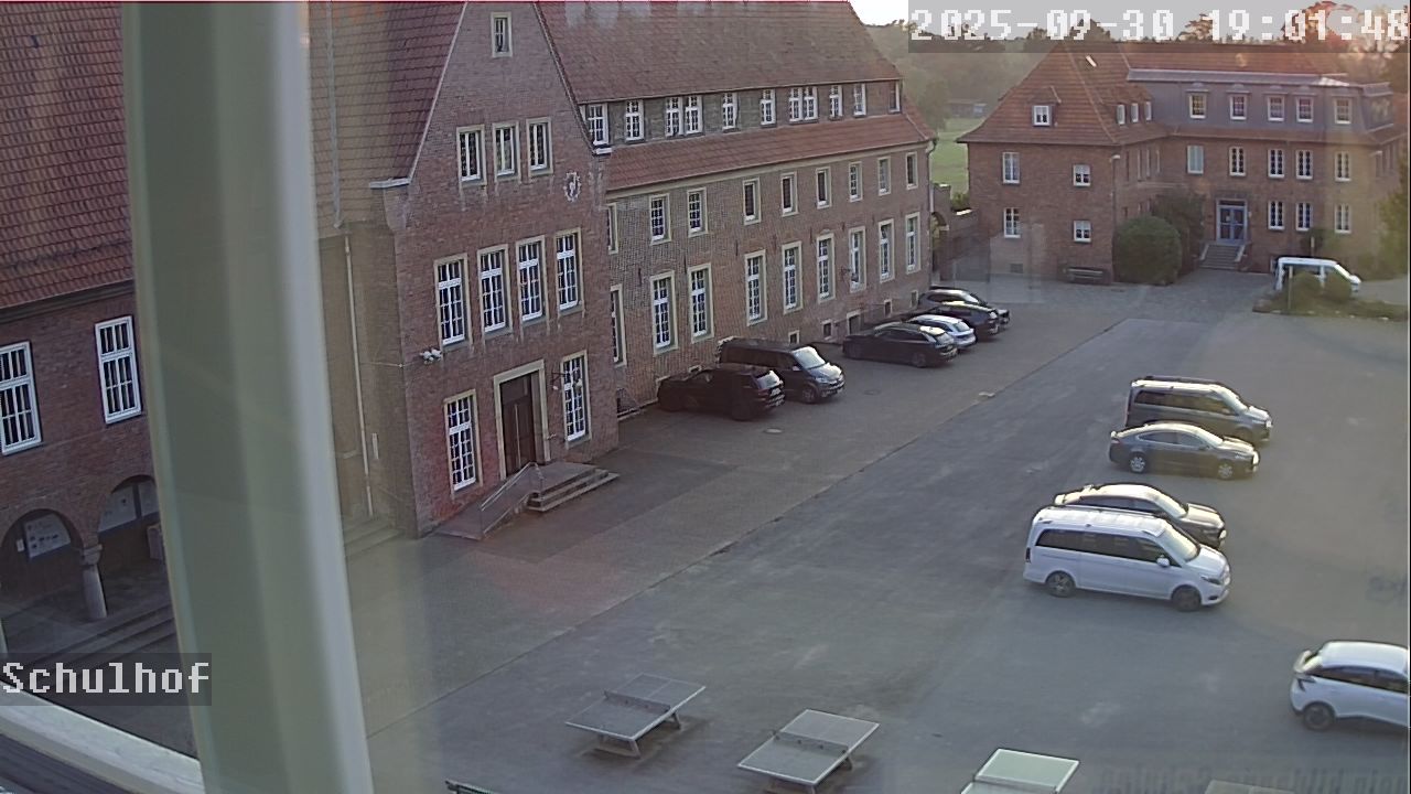 Webcam Schulhof 19:01