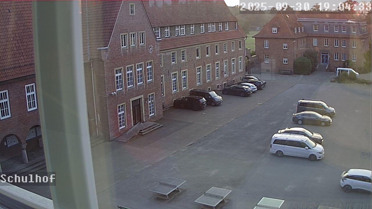 Webcam Schulhof 19:04