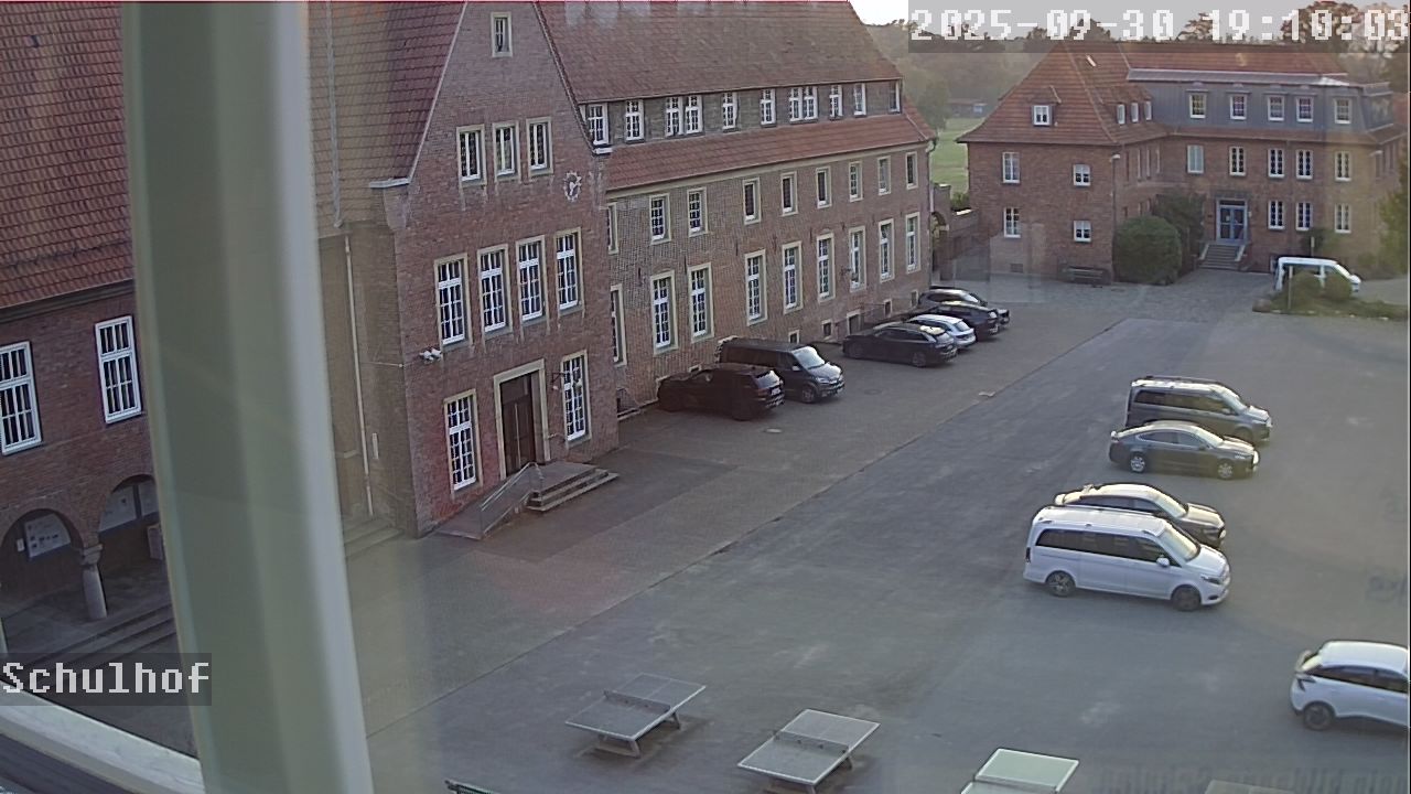 Webcam Schulhof 19:10